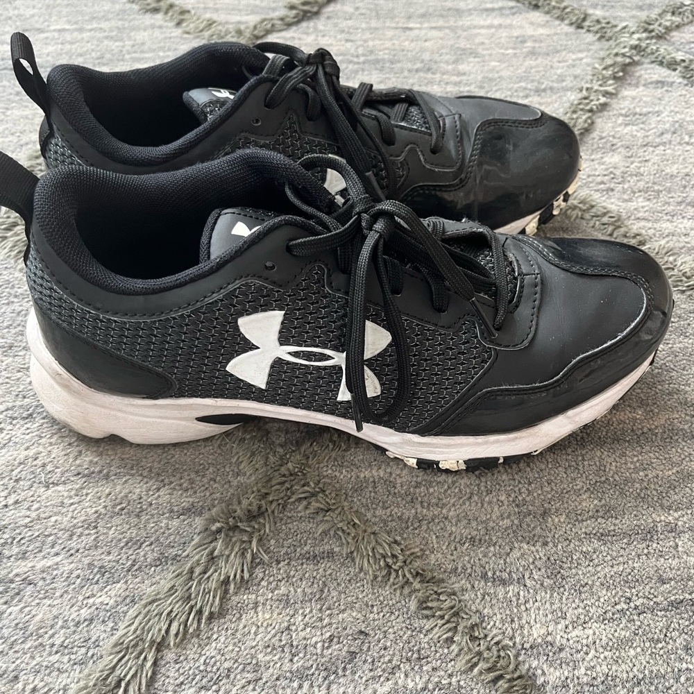 Men’s UA turf shoes